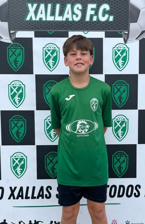 Neno do fútbol base do Xallas no photocall
